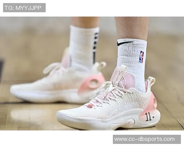 森林狼官方社媒展示爱德华兹新战靴AE2引发球迷热议是否比第一代更出色